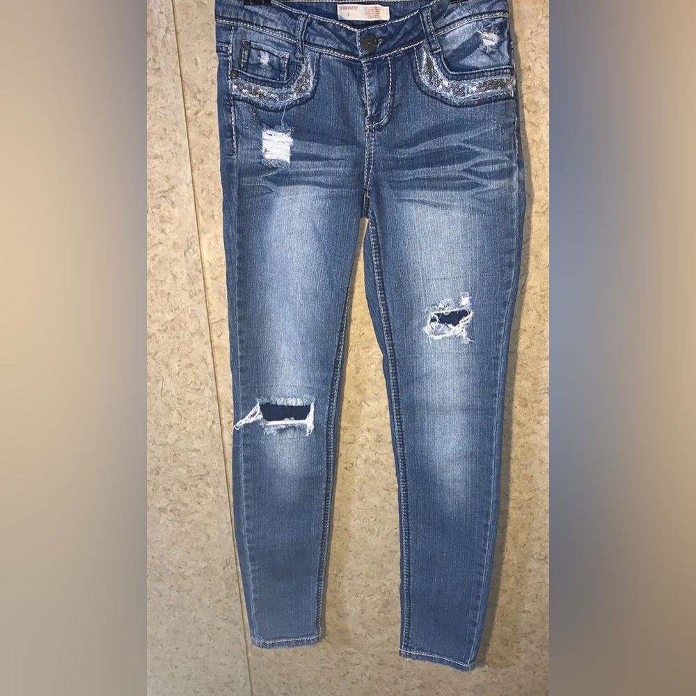 No Boundaries Girls Size 5 Distressed Straight Leg Skinny Jeans Glitter 5 Pocket
